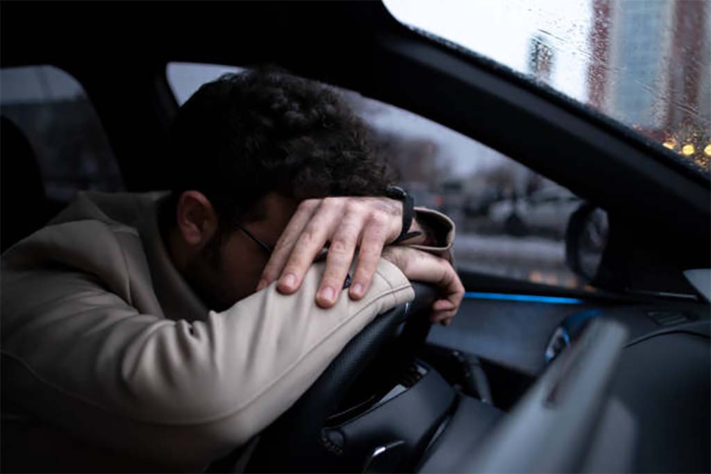 5 Tips How to Sleep Comfortably in a Car