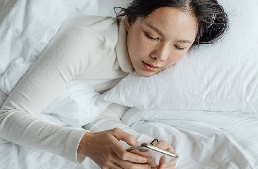 Smartphone Tips for Better Sleep